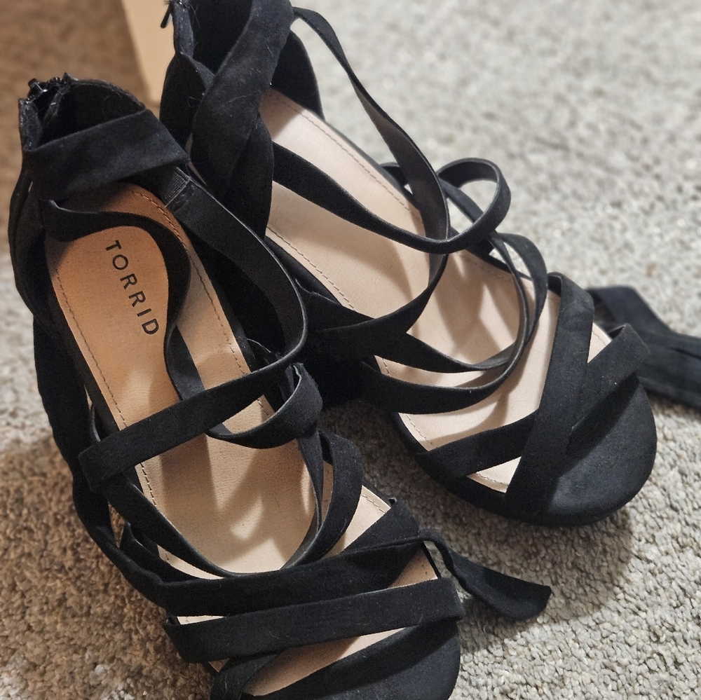 Wrap wedge shoes